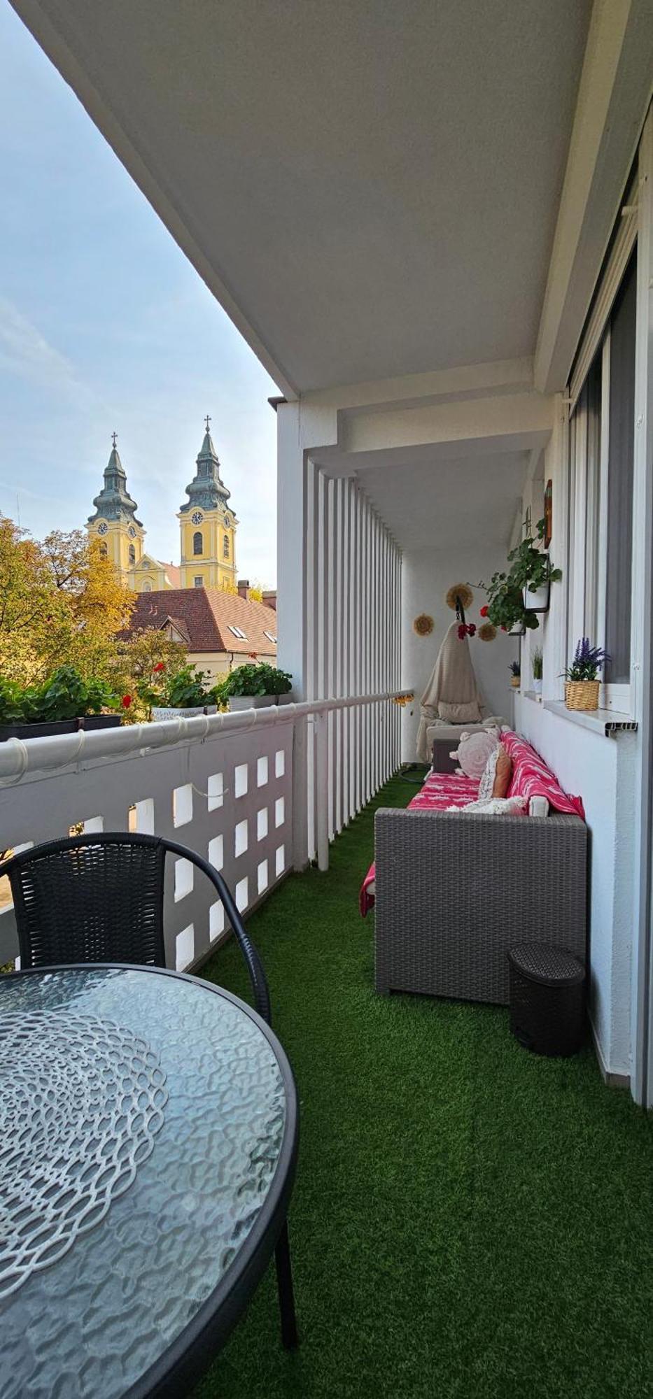 Anna Gyoengye Apartman Debrecen Exterior photo